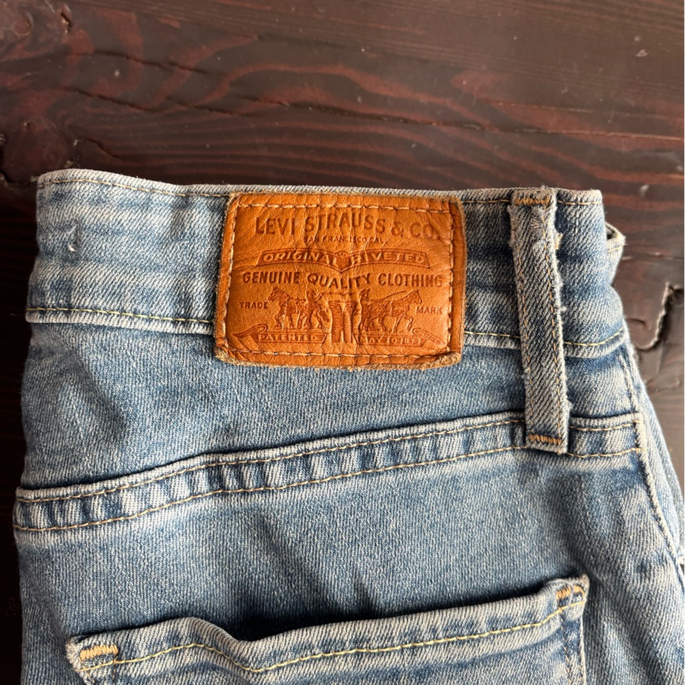 Levi’s High Rise Skinny - Picture 1 of 3